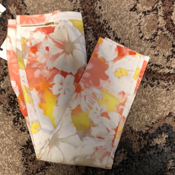 Authentic Calvin Klein flower ankle pants size 4 - Picture 2 of 5